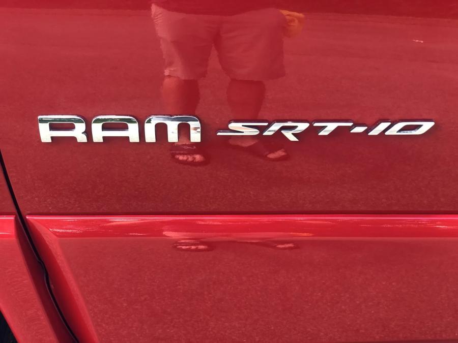 Логотип Dodge Ram SRT-10 2004 года  (фото 21 из 168)